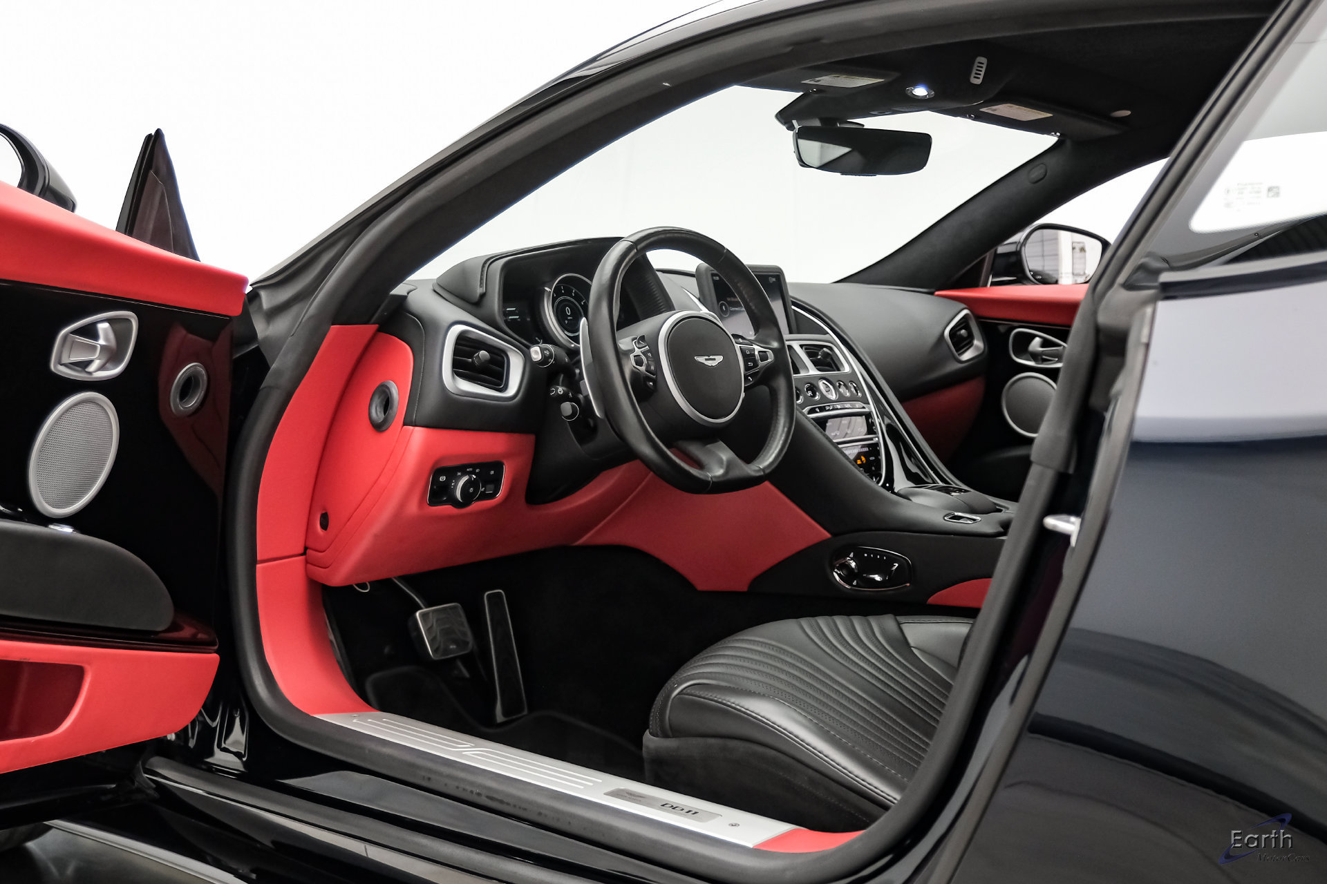 Used 2021 Aston Martin DB11 Coupe RWD image 26