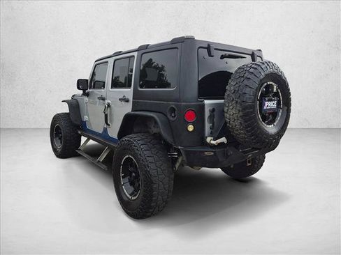 Used 2012 Jeep Wrangler Unlimited Rubicon w/ Connectivity Group AWD/4WD image 8
