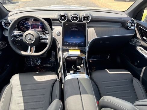 Certified 2025 Mercedes-Benz GLC 300 4MATIC image 8