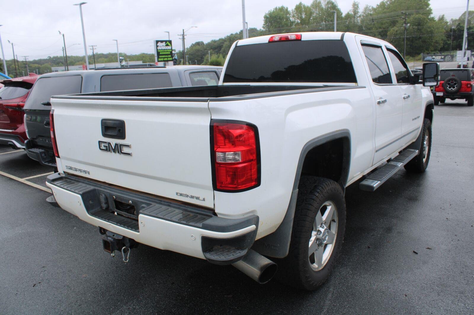 Used 2015 GMC Sierra 2500 Denali w/ Duramax Plus Package AWD/4WD image 6