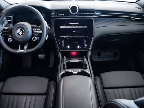 New 2025 Maserati Grecale GT image 27