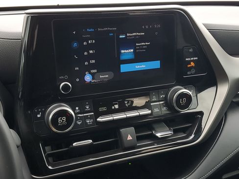 Used 2024 Toyota Highlander XLE image 25