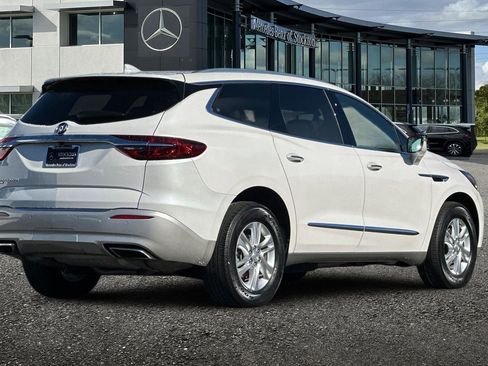 Used 2021 Buick Enclave Essence w/ Sound and Sites Package image 4