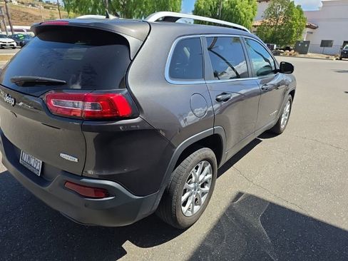 Used 2016 Jeep Cherokee Latitude w/ Safety/Convenience Group FWD image 4