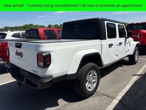 Used 2021 Jeep Gladiator Sport image 3