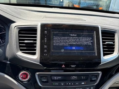 Used 2018 Honda Pilot Touring image 2