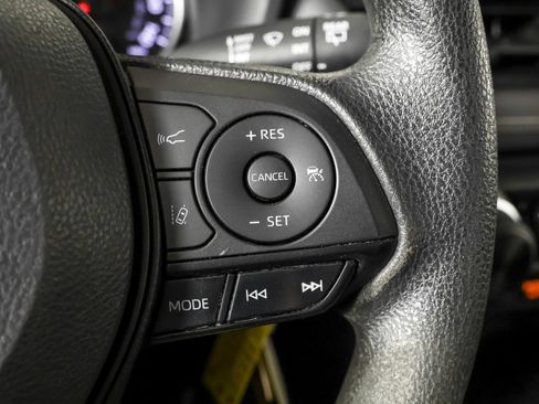 Used 2022 Toyota RAV4 LE AWD/4WD image 28