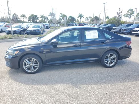 Used 2024 Volkswagen Jetta SE image 3