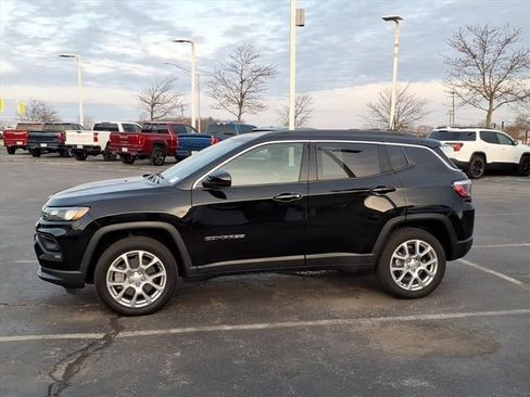 Used 2024 Jeep Compass Latitude w/ Sun and Sound Group AWD/4WD image 12