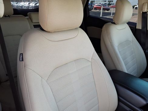 Used 2018 Ford Edge SEL image 11