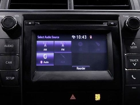 Used 2017 Toyota Camry SE image 28