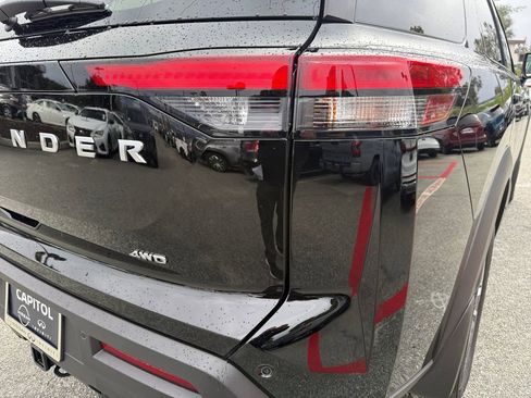 New 2025 Nissan Pathfinder SV image 35