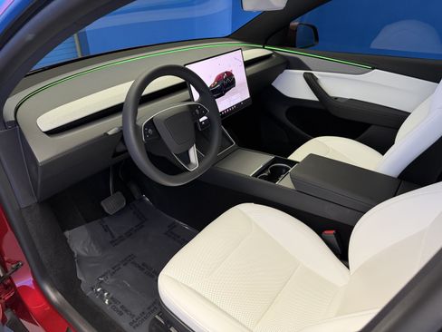 Used 2026 Tesla Model Y 2WD image 11