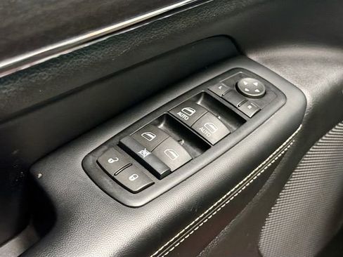 Used 2015 Jeep Grand Cherokee Limited image 18