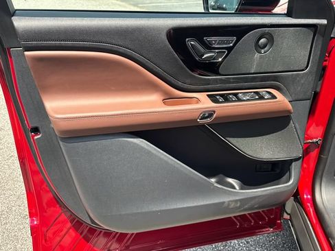 New 2026 Lincoln Aviator Reserve w/ Jet Appearance Package AWD/4WD image 11