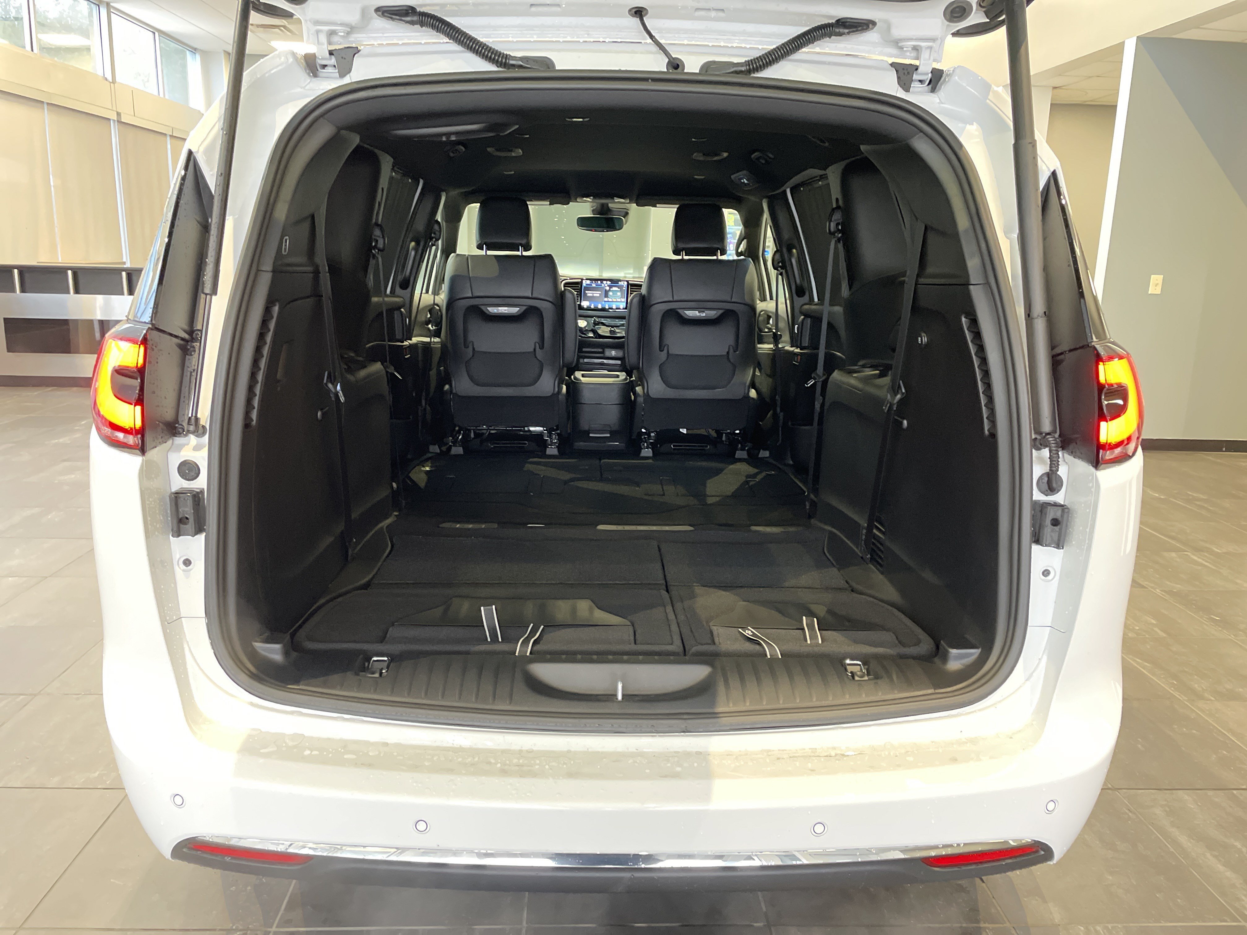 Used 2026 Chrysler Pacifica Select FWD image 36