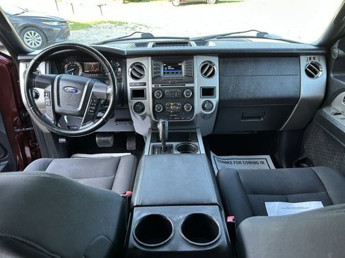Used 2017 Ford Expedition XLT AWD/4WD image 6