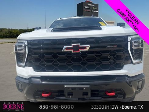 Used 2024 Chevrolet Silverado 2500 ZR2 w/ Technology Package image 5