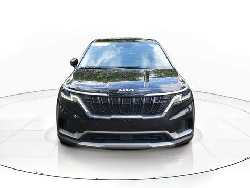 Used 2022 Kia Carnival EX FWD image 2