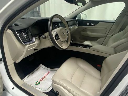 Used 2020 Volvo S60 T5 Momentum w/ Protection Package FWD image 9