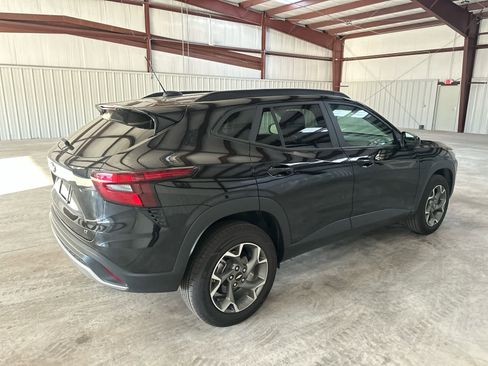 Used 2025 Chevrolet Trax LT image 5