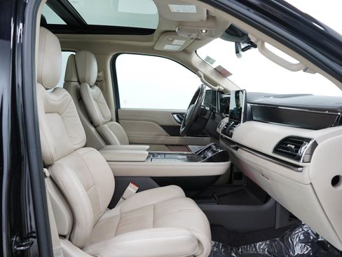 Used 2021 Lincoln Navigator L Reserve AWD/4WD image 13