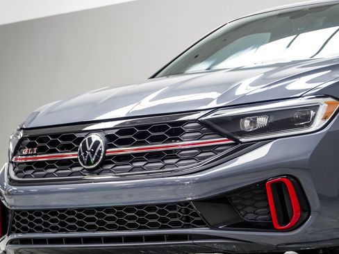 Used 2022 Volkswagen Jetta GLI Autobahn FWD image 2