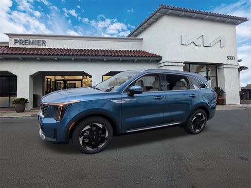 Certified 2025 Kia Sorento EX image 4