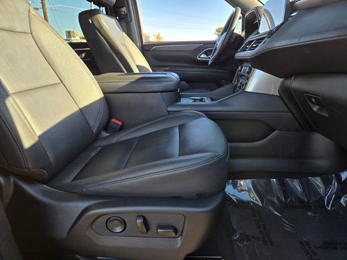 Used 2024 Chevrolet Suburban LT image 16