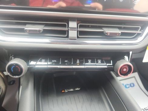 New 2025 Chevrolet Equinox EV RS image 25