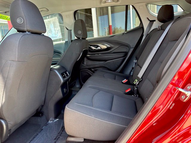 Used 2024 GMC Terrain SLE w/ Driver Convenience Package FWD image 24