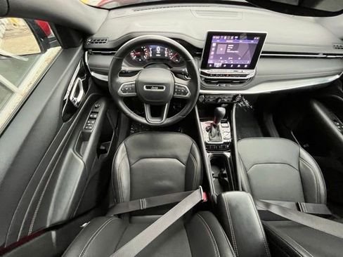 Used 2022 Jeep Compass Limited image 23