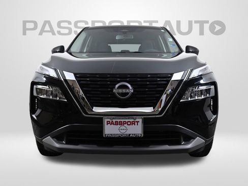 Used 2023 Nissan Rogue SV image 2