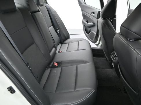 Used 2025 Nissan Altima 2.5 SL FWD image 9