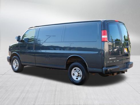 Used 2017 Chevrolet Express 2500 RWD image 5