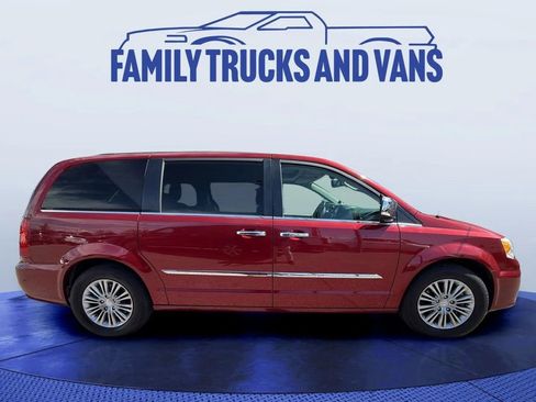 Used 2015 Chrysler Town & Country Touring-L w/ Driver Convenience Group FWD image 6