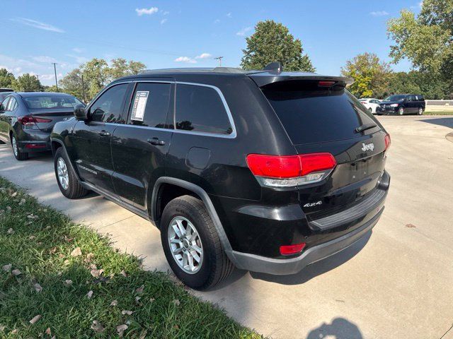 Used 2018 Jeep Grand Cherokee Laredo AWD/4WD image 2