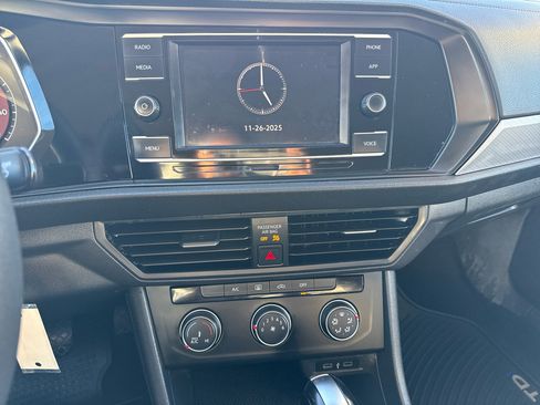 Used 2021 Volkswagen Jetta S image 19