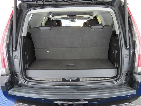 Used 2020 Cadillac Escalade Premium Luxury image 12