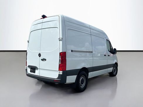 Used 2025 Mercedes-Benz Sprinter 2500 image 3