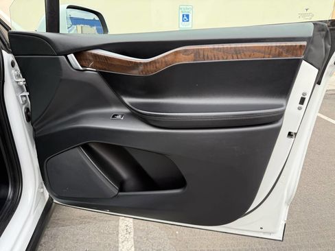 Used 2019 Tesla Model X Long Range image 22