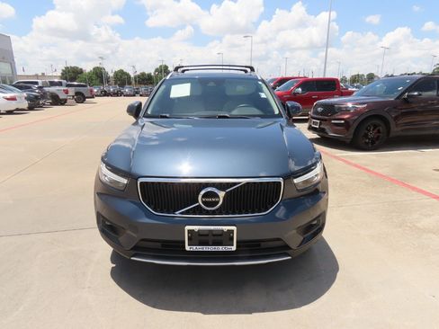 Used 2021 Volvo XC40 T4 Momentum FWD image 5
