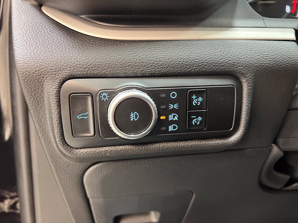 Used 2023 Ford Explorer XLT w/ Equipment Group 202A AWD/4WD image 18