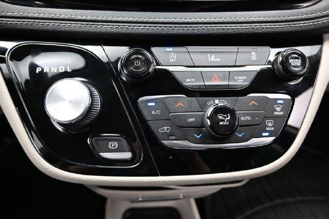 Certified 2022 Chrysler Pacifica Touring-L AWD/4WD image 45