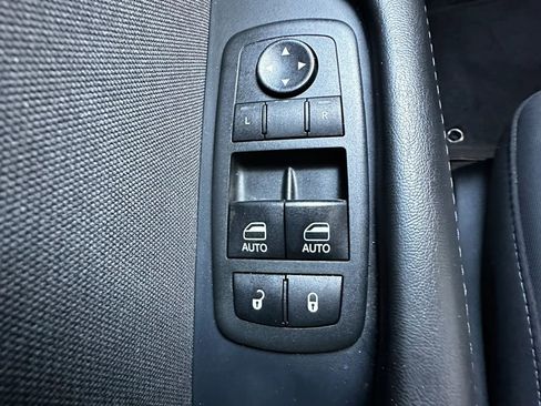 Used 2018 Dodge Challenger SXT RWD image 40
