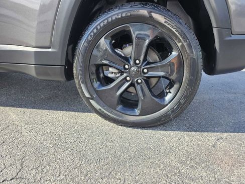 Used 2021 Jeep Compass Latitude image 4