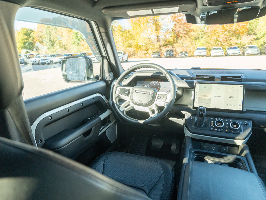Used 2023 Land Rover Defender 130 X-Dynamic SE AWD/4WD image 19