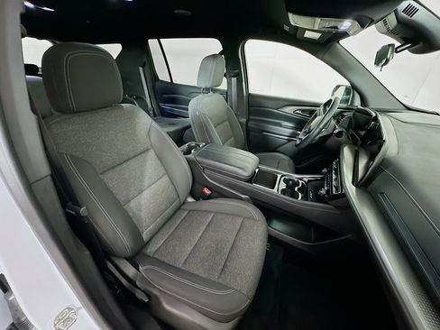 Used 2025 Chevrolet Traverse LT image 33