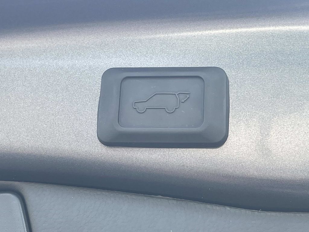 Used 2025 Toyota RAV4 XLE w/ Convenience Package AWD/4WD image 12