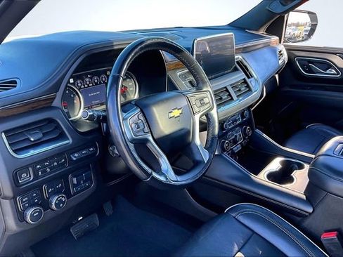 Used 2021 Chevrolet Suburban Premier w/ Premium Package image 17